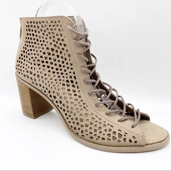 NEW-Vince Camuto-Taupe Tan Leather Laser Cut Gladiator 10 - Picture 2 of 10